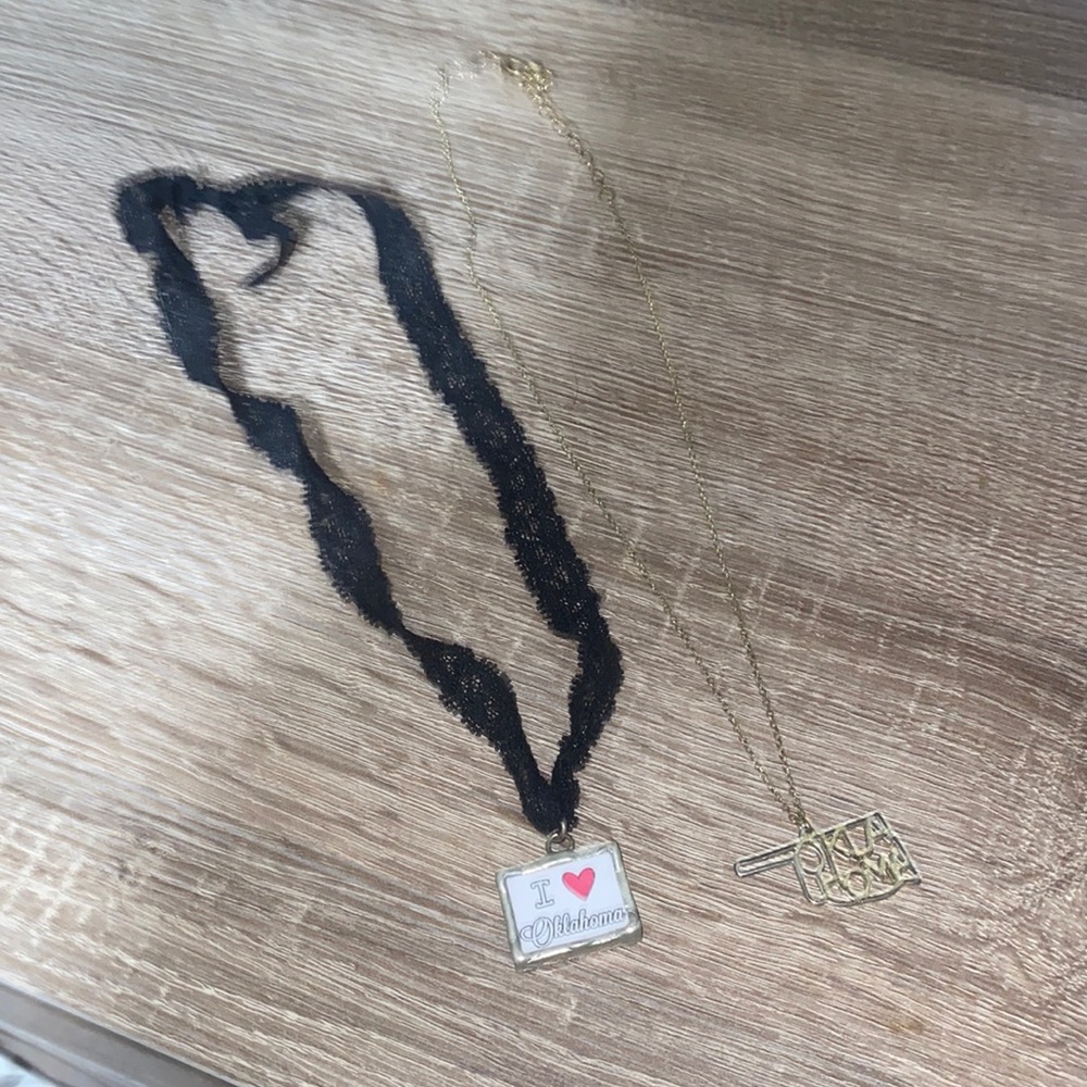 🌟Set of two oklahoma necklaces!